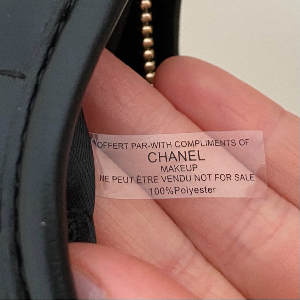 New in Box Chanel Makeup GWP Black Quilted Faux Leather 24A Hobo Shoulder Bag - Picture 12 of 13